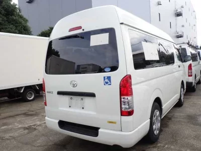 TOYOTA HIACE VAN
