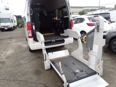 TOYOTA HIACE VAN