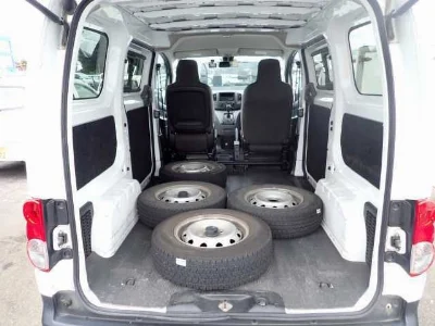 NISSAN NV200