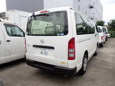TOYOTA HIACE VAN