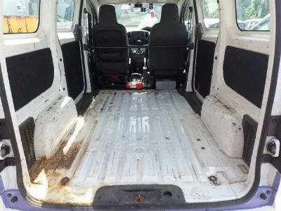 NISSAN NV200
