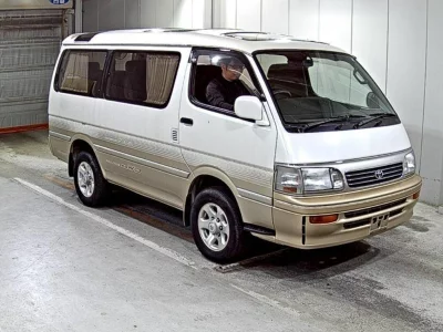 TOYOTA HIACE