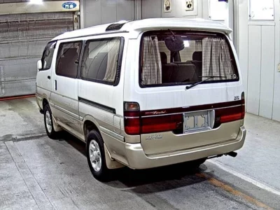 TOYOTA HIACE