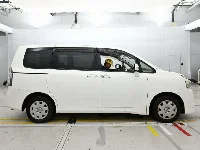 Цена авто Toyota Voxy с аукционов Японии, номер кузова ZRR70G, пробег 125 000, оценка 8