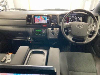 TOYOTA HIACE VAN
