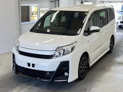 TOYOTA NOAH