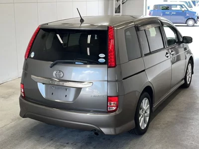 TOYOTA ISIS