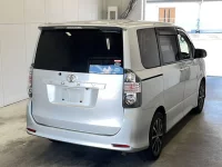 Цена авто Toyota Voxy с аукционов Японии, номер кузова ZRR70W, пробег 269 000, оценка 2