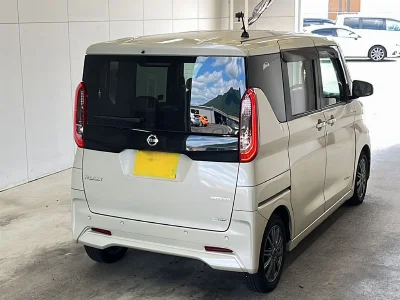NISSAN ROOX