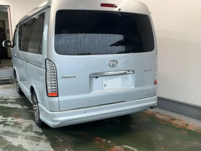 TOYOTA HIACE VAN