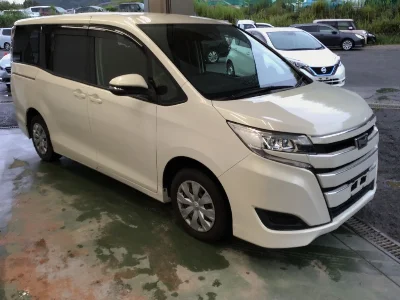 TOYOTA NOAH