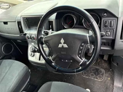MITSUBISHI DELICA D5