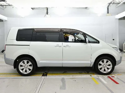 MITSUBISHI DELICA D5