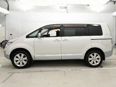 MITSUBISHI DELICA D5