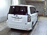Цена авто Toyota Voxy с аукционов Японии, номер кузова ZRR70W, пробег 182 000, оценка 2