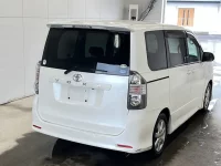 Цена авто Toyota Voxy с аукционов Японии, номер кузова ZRR70W, пробег 149 000, оценка 6