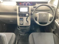 Цена авто Toyota Voxy с аукционов Японии, номер кузова ZRR70W, пробег 149 000, оценка 6