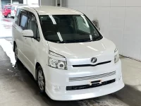 Цена авто Toyota Voxy с аукционов Японии, номер кузова ZRR70W, пробег 149 000, оценка 6
