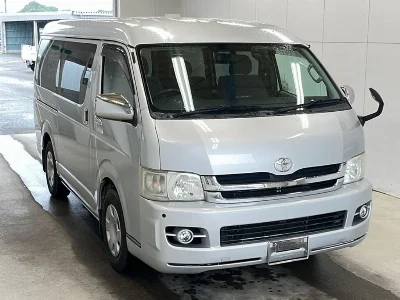 TOYOTA REGIUS VAN