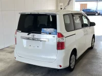 Цена авто Toyota Noah с аукционов Японии, номер кузова ZRR70G, пробег 166 000, оценка 2