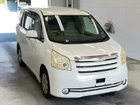 Цена авто Toyota Noah с аукционов Японии, номер кузова ZRR70G, пробег 166 000, оценка 2