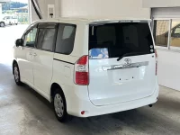 Цена авто Toyota Noah с аукционов Японии, номер кузова ZRR70G, пробег 166 000, оценка 2