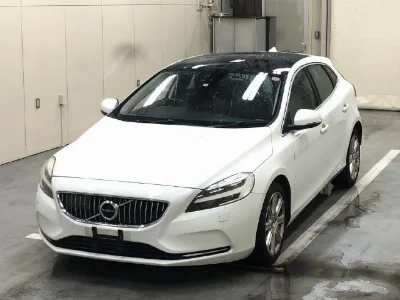 VOLVO V40