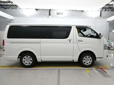 TOYOTA REGIUS VAN