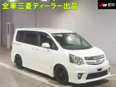 TOYOTA NOAH