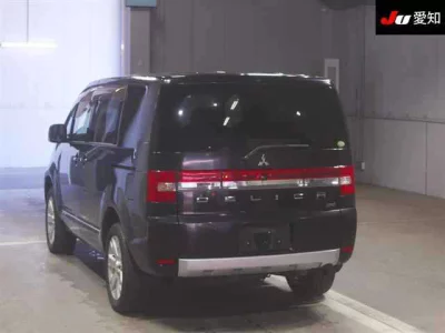 MITSUBISHI DELICA D5
