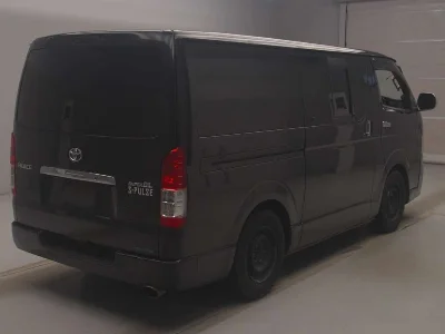 TOYOTA HIACE VAN