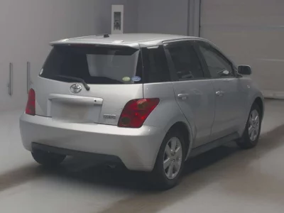 TOYOTA IST