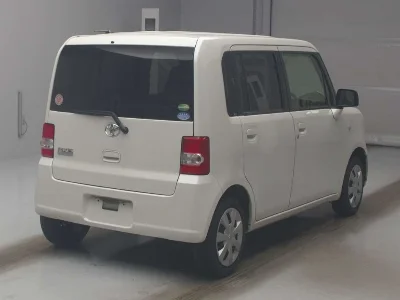 TOYOTA PIXIS SPACE