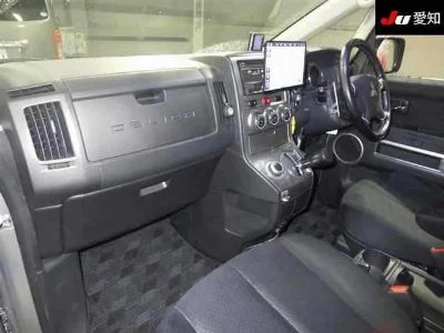 MITSUBISHI DELICA D5