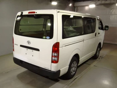 TOYOTA HIACE VAN