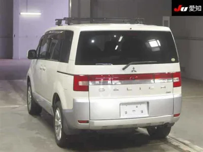 MITSUBISHI DELICA D5
