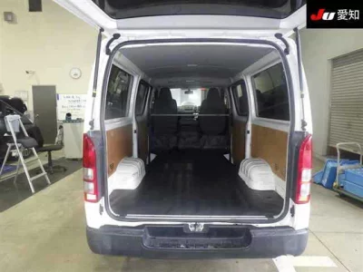 TOYOTA HIACE VAN