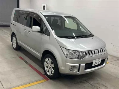 MITSUBISHI DELICA D5