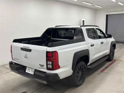MITSUBISHI TRITON