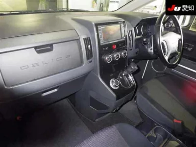 MITSUBISHI DELICA D5