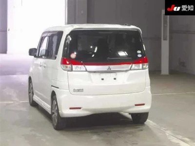 MITSUBISHI DELICA D2