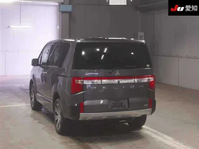 MITSUBISHI DELICA D5