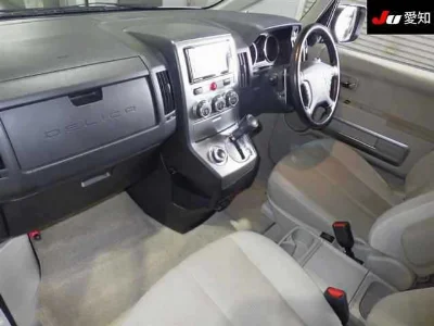MITSUBISHI DELICA D5
