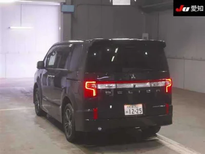 MITSUBISHI DELICA D5