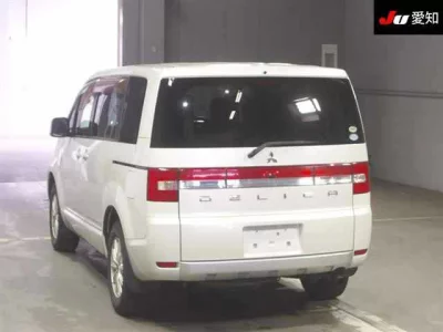 MITSUBISHI DELICA D5