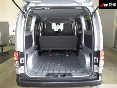 NISSAN NV200