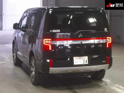 MITSUBISHI DELICA D5