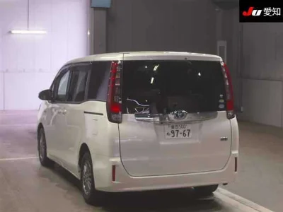 TOYOTA NOAH