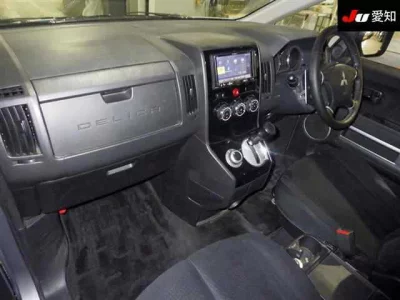MITSUBISHI DELICA D5