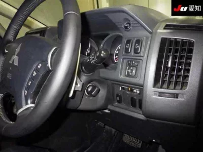 MITSUBISHI DELICA D5